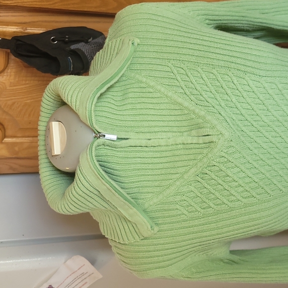 Spring green knitted sweater, estimated size M. - Picture 4 of 5